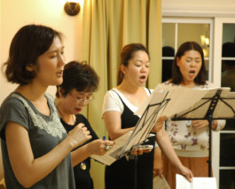 合唱団や歌の仕事、趣味などで発声に困っている方 合唱団や歌の仕事、趣味などで発声に困っている方